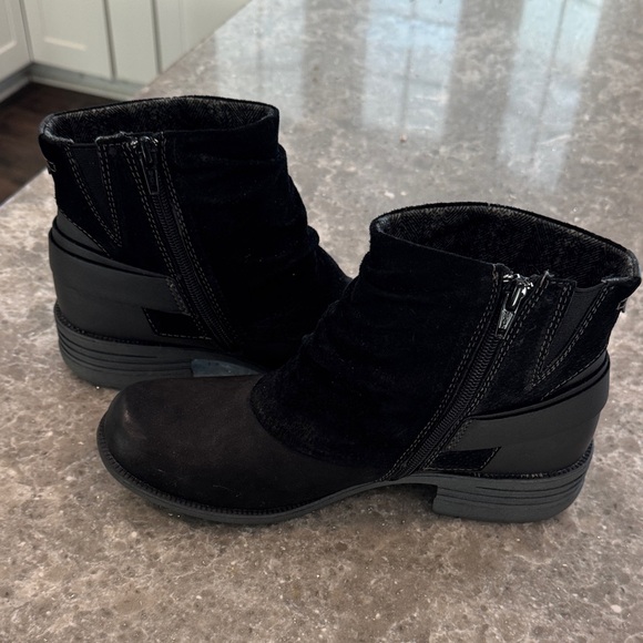 Earth Orgins Black Ankle Boots - Picture 3 of 7